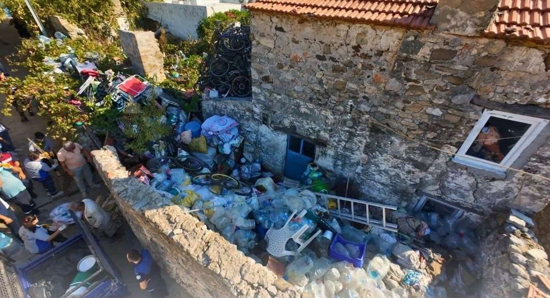 Muğla’da Bir Evden 5 Ton Çöp Çıkarıldı 1